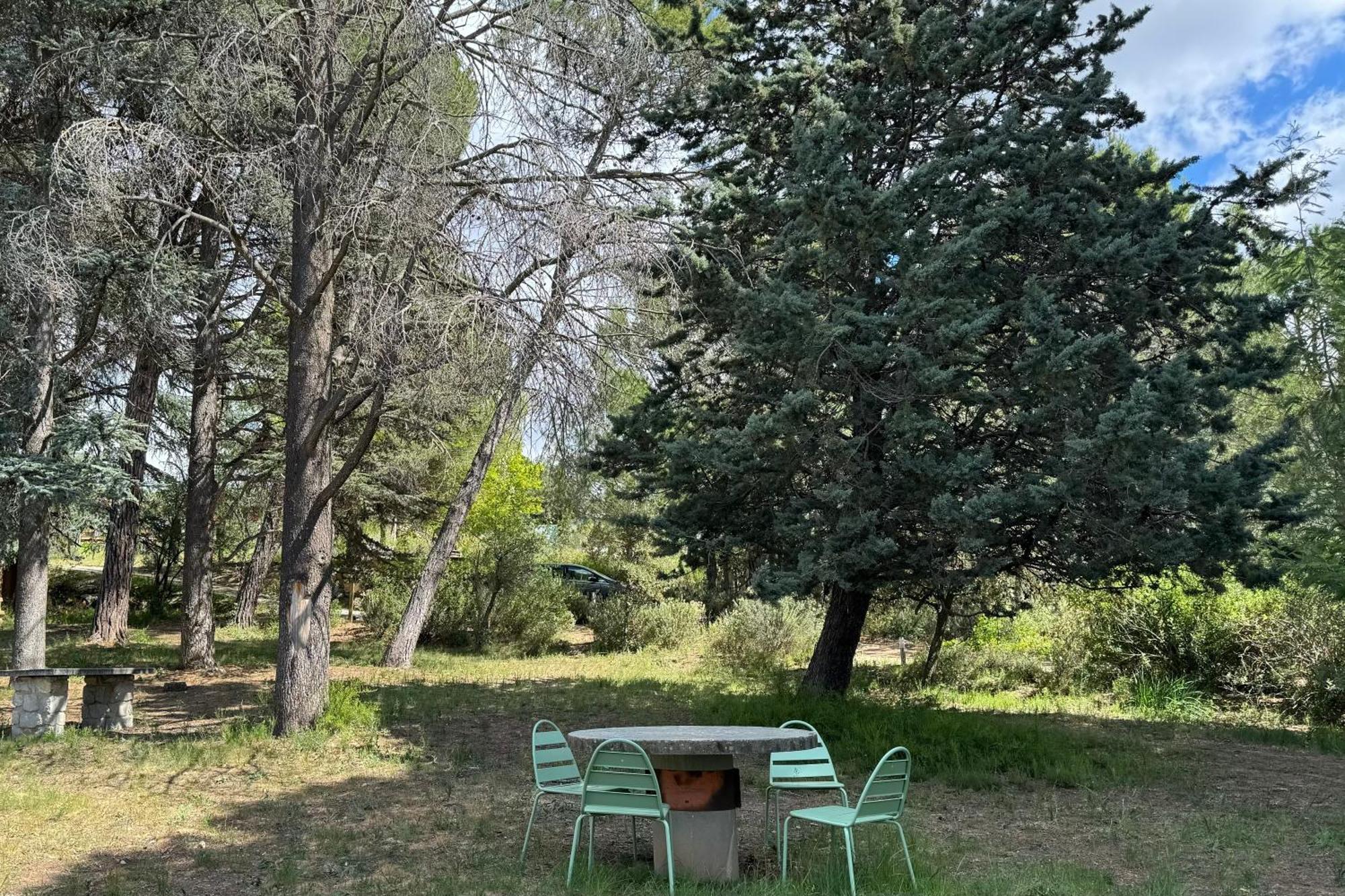 Chambre Tropicale Au Domaine De L'Aven Villeneuve-Minervois Bagian luar foto
